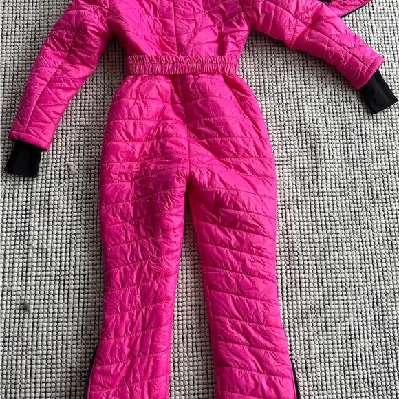 Women’s Ski suite with fur lined hood. Pink. Size Small. - Picture 8 of 11